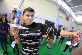 >Этап международных соревнований по запуску бумажных самолетиков Red Bull Paper Wings на мехмате ЮФУ