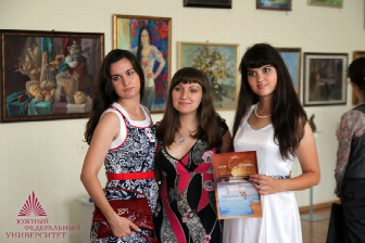 >На худграфе ЮФУ открылся фестиваль "Донская палитра"